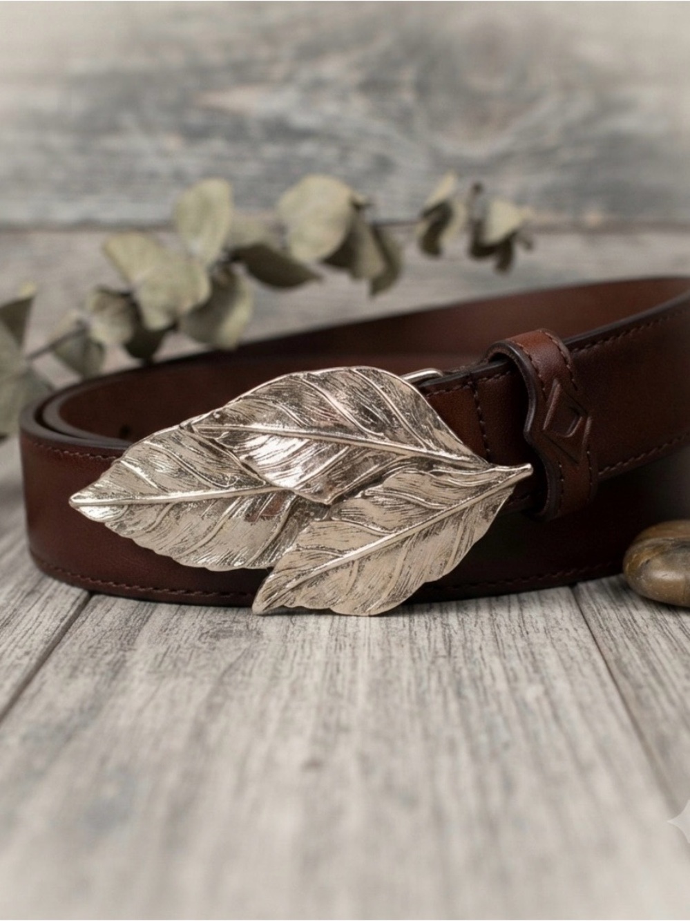 Vintage-Style Silver-Tone Double Leaf Belt Buckle